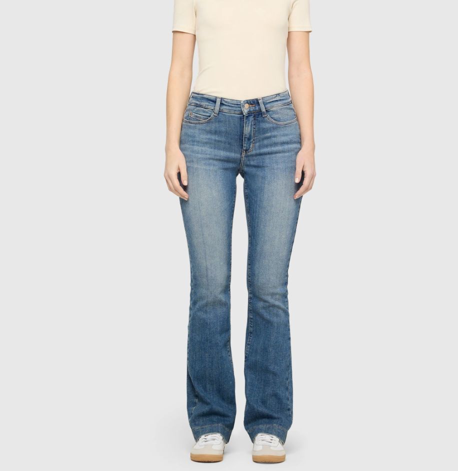 MAC Dream Boot Cut Authentic 30"/32" | Style 5429-90-0358L | in Black-Black, Fashion Rinsed, Summer Blue Clouds, Authentic Summer, and Midnight Blue Wash - Image 20